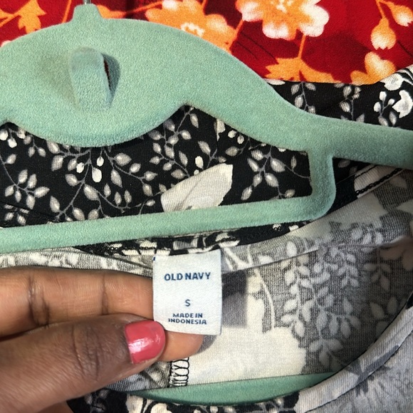 SoSoft Beautiful old navy’s midi long sleeve dress it’s little bit small for me. - Picture 5 of 5